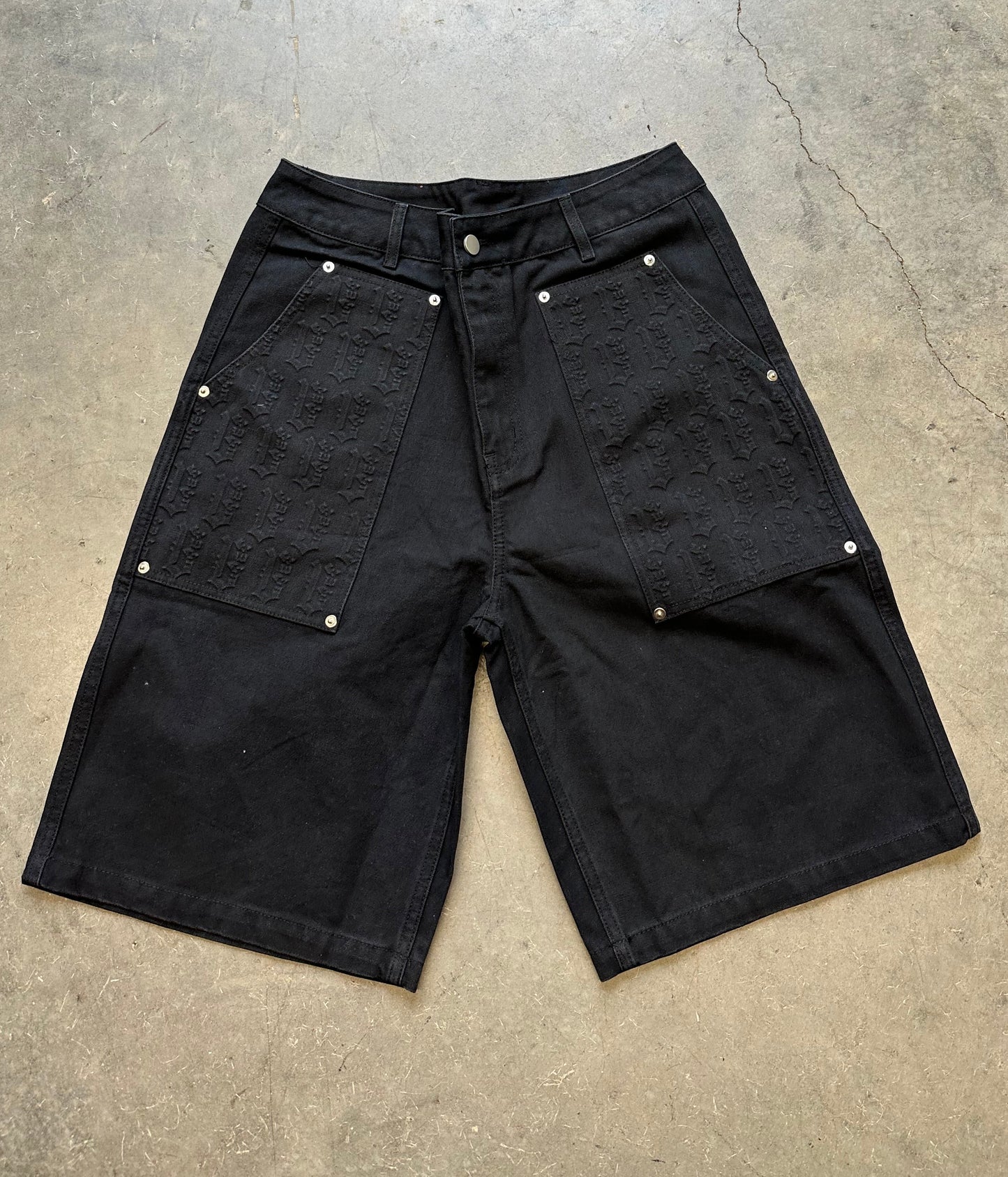 GAWSMRKT EMBOSSED LOGO JORTS (Black)